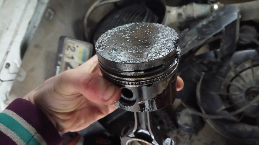 Co je detonace v motoru: proč k ní dochází a co je nebezpečné