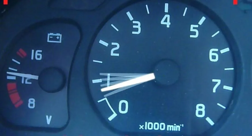 Proč motor běží na volnoběh a proč je jeho chod nestabilní?